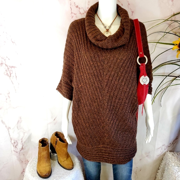 Romeo & Juliet Couture Sweaters - Romeo & Juliet cowl neck sweater tunic